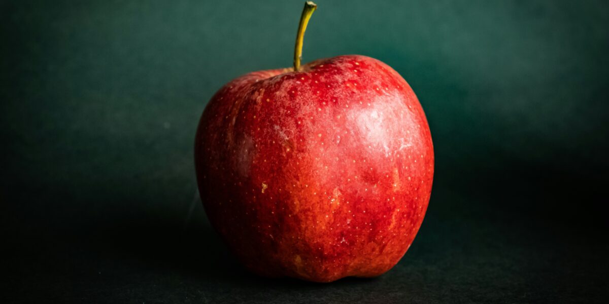 red apple