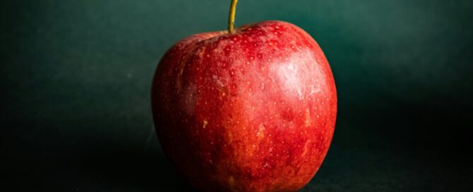 red apple